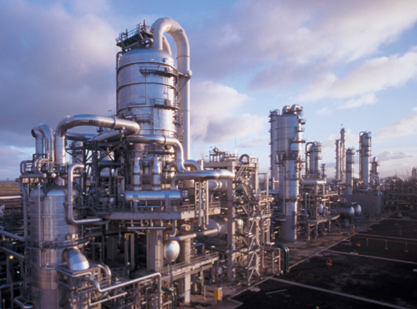 Die Styrol/PO-Anlage im niederländischen Maasvlakte ist eine der weltweit größten ihrer Art (Foto: LyondellBasell)