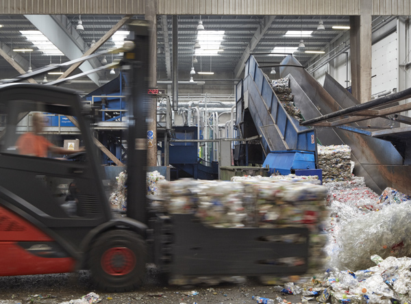 Insgesamt beläuft sich die Recycling-Kapazität auf rund 130.000 jato PET und 60.000 jato PE (Foto: Alpla)