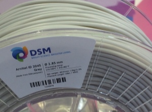 Unter anderem das DSM-Geschäft mit den 3D-Druck-Filamenten geht bis zur Jahresmitte an Covestro (Foto: KI)