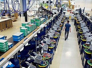 In eigenen, nahezu identischen Fabriken ist die Spielzeugproduktion der Dänen flexibel gestaltbar (Foto: Lego)