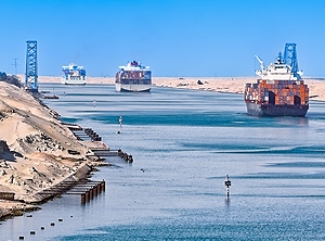 Normalerweise geht es in Konvois durch den Suez-Kanal (Foto: SCA)