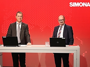 Ein Duo aus Michael Schmitz und Jochen Hauck präsentierte die Zahlen, ein erkrankter CEO Matthias Schönberg entschuldigte sich (Foto: Simona)