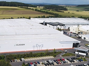 Die Produktion des Bodenplattenherstellers in Kaiseresch (Foto: Classen-Gruppe)