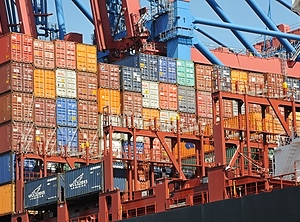 Massenhaft Fragen: Wie kommen die Container von A nach B? (Foto: Hapag Lloyd)
