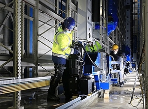 Arbeiter beim Innenausbau (Foto: Bock Gruppe)
