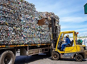 Immer mehr Recycling: der weltgrößte PET-Produzent IVL (Foto IVL)