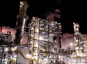 Nacht über Russland, aber die Petrochemie schläft nie (Foto: Sibur)