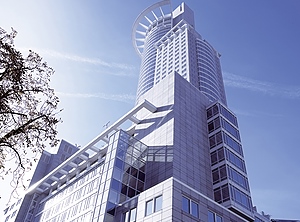 Wo die Macher der Mittelstandsstudie sitzen: der DZ-Bank-Turm in Frankfurt (Foto: DZ Bank)