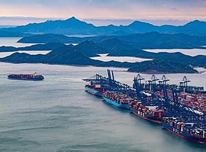 Idylle trotz Corona-Stau: der Hafen von Yantian (Foto: Yantian Port Authority)
