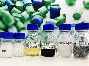 Pyrolyseöl aus dem chemischen Recycling von Kunststoffabfällen (Foto: Neste)
