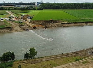 Arbeiten an der Pipeline in der Maas bei Urmond (Foto: Chemelot)