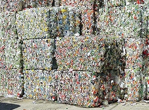 Gepresste Kunststoffabfälle (Foto: Wolfanger)