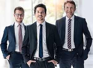 Führungstrio: Felix und Lukas Fried sowie Ralf Krüger (v.l.n.r.; Foto: Fried Kunststofftechnik)