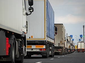 Lkw stauen sich auch an der weißrussischen Grenze (Foto: PantherMedia/PsychoShark)