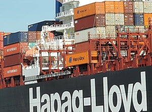 Kommt es bald zu einer Deckelung der Container-Frachtraten? (Foto: KI)