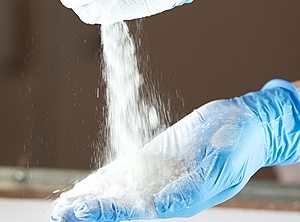 Titandioxid wird auch bei PVC-Profilen als Weißpigment genutzt (Foto: Tronox)