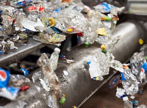 Das recycelte PET stammt von Flaschen aus haushaltsnahen Sammlungen (Foto: Alpla)
