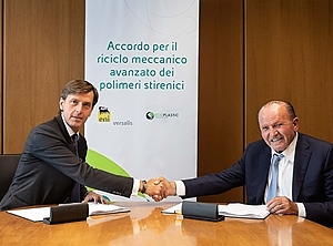 Vertragsunterzeichnung zum Technologie- und Anlagenerwerb (Foto: Versalis)