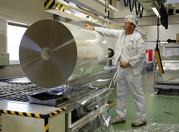 Folienproduktion in Wiesbaden (Foto: Mitsubishi)