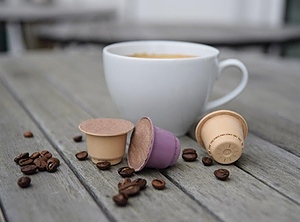 „Greenwashing“? Wie öko sind sogenannte bioabbaubare Kaffeekapseln (Foto: DUH)