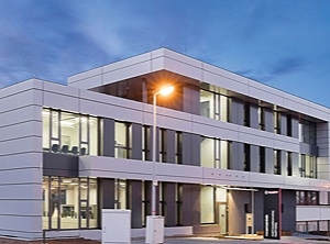 Die Unternehmenszentrale in Grafenberg (Foto: Rampf)