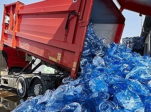 PET-Flaschen als Ausgangsmaterial für das Recycling (Foto: Aliplast)