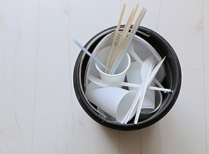 Von dem Verbot ausgenommen: Plastik-Strohhalme für medizinische Anwendungen (Photo: Panthermedia/Toberto)