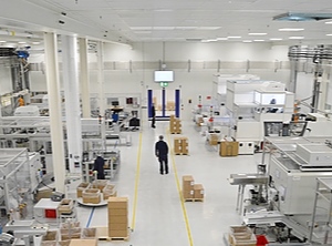 Sauber hinter Glas: die neuen Reinraumkapazitäten in Mühltal/Ober-Ramstadt (Foto: Wirthwein Medical)