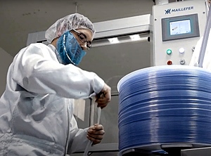 Es läuft: Schlauchherstellung in Gelsenkirchen (Foto: Masterflex)