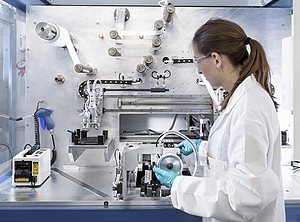 Forscherin am Christian-Collette-Institut in Pierre-Bénite (Foto: Arkema)