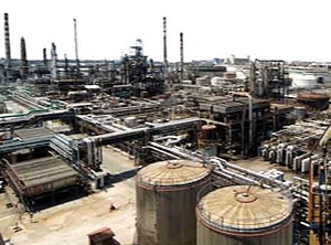 Den Raffineriestandort in Livorno gibt es seit 1936 (Foto: Eni)