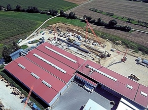Das Werk in Obermarchtal: Die Bauarbeiten für die neuen Produktions- und Lagerflächen laufen bereits (Foto: puren)