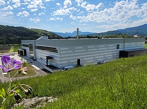 Nach 18 Monaten Bauzeit fertiggestellt: Das neue Gebäude für die Produktion von Fluorpolymerfolien (Foto: Nowofol)