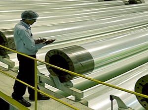 Von der Rolle: Folienproduktion bei Polyplex (Foto: Polyplex)