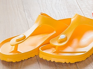 Zehentrenner: Pantoletten aus EVA (Foto: Birkenstock)