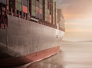 Hinterm Horizont geht’s weiter: Containerschifffahrt anno 2022 (Foto: Pexels, pixabay)