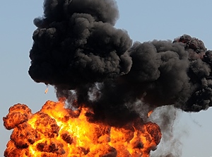 Eine Explosion, Flammen und eine weithin sichtbare Rauchwolke scheuchten die Anwohner der Baytown-Raffinerie aus ihren Betten (Foto: PantherMedia/icholakov01)