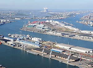 Petrochemie, soweit das Adlerauge reicht: der Hafen von Antwerpen (Foto: portofantwerp.com)