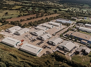 Vor der Erweiterung: Der Firmensitz im ostfriesischen Aurich (Foto: B-Plast 2000)