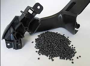 Klein, stark, schwarz: das Spezialadditiv SMA (Foto: Polyscope)