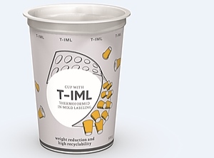 Mit Materialersparnis: Tiefgezogener, IML-dekorierter Becher (Foto: Greiner)