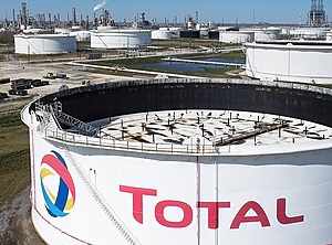 Mit dem zumindest teilweisen Einsatz von Pyrolyseöl den Recyclinganteil in der Polymer-Erzeugung heben (Foto: TotalEnergies)