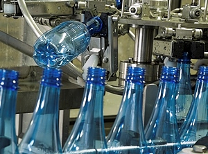 Etwa 3,5 Millionen PET-Flaschen verarbeitet BariQ pro Jahr zu Rezyklat (Photo: iStock/Alistair Cotton)