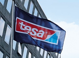 Das Geschäft läuft gut für den Hamburger Klebebandhersteller (Foto: Tesa)