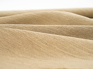 Flachsgewebe zur Composites-Verstärkung sind stark im Kommen (Foto: Saertex)