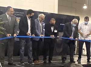 Eröffnungszeremonie mit dem Chef: Pierre Boulet (2.v.r.) durchschnitt das traditionelle Band in Santa Ana (Foto: Novares)