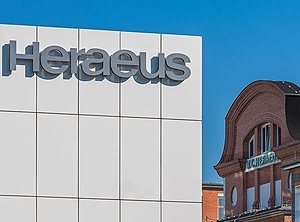 Einstieg in das PET-Recycling: Heraeus-Konzernzentrale in Hanau (Foto: Heraeus)