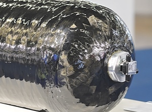 Wasserstofftank mit Hülle aus Epoxidharzmatrix und Carbonfaserverstärkung (Foto: KI)