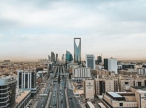 Profitiert von seinen Rohstoffen: Riad, die Hauptstadt von Saudi-Arabien (Foto: Pexels, Jad El Mourad)