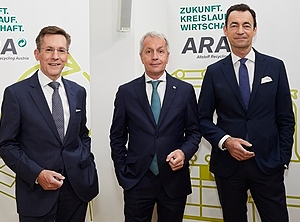Christoph Scharff (ARA-Vorstand), ARA-Aufsichtsratsvorsitzender Alfred Berger und Vorstand Harald Hauke (v.li.; Foto: ARA)